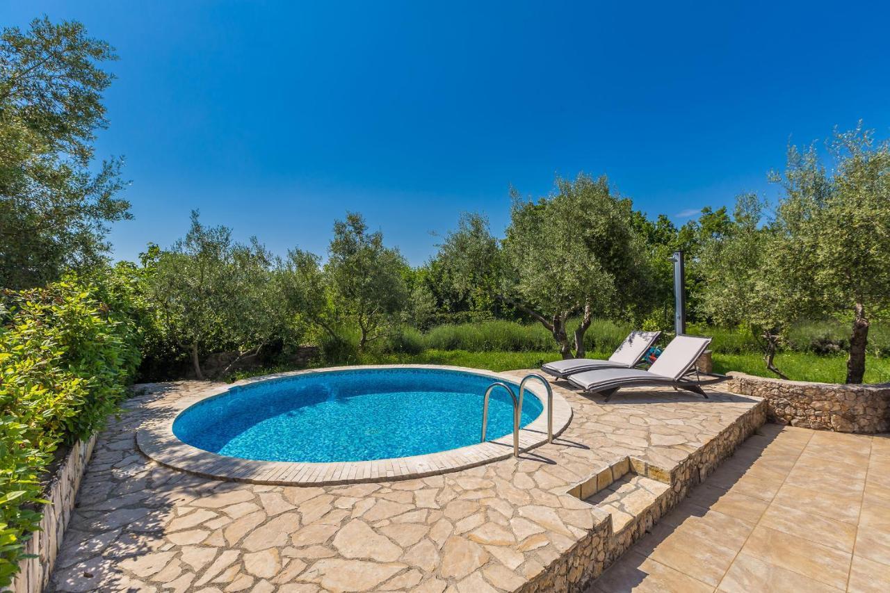 Holiday Home Olive Garden Brzac Luaran gambar