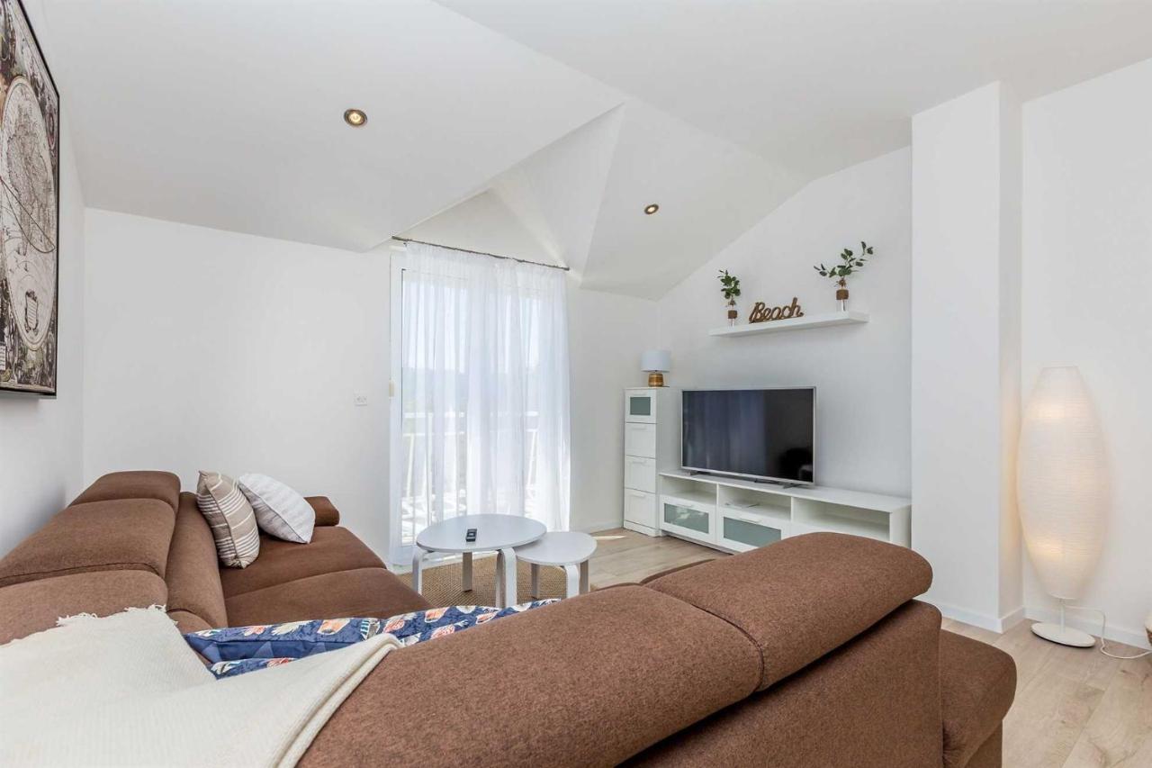 Holiday Home Olive Garden Brzac Luaran gambar