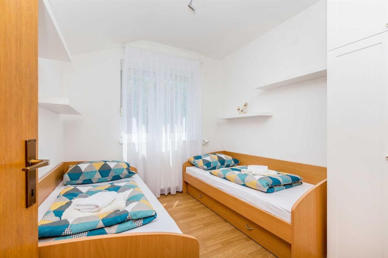 Holiday Home Olive Garden Brzac Luaran gambar