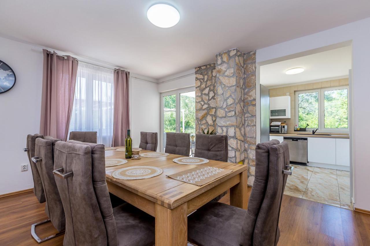 Holiday Home Olive Garden Brzac Luaran gambar